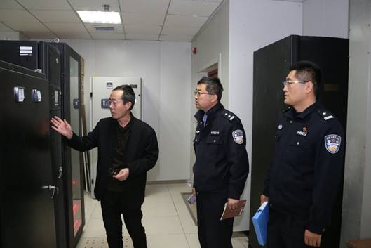 说明: G:\部门工作\2020-2021第二学年_部门\413执法检查照片\微信图片_20210413171905.jpg